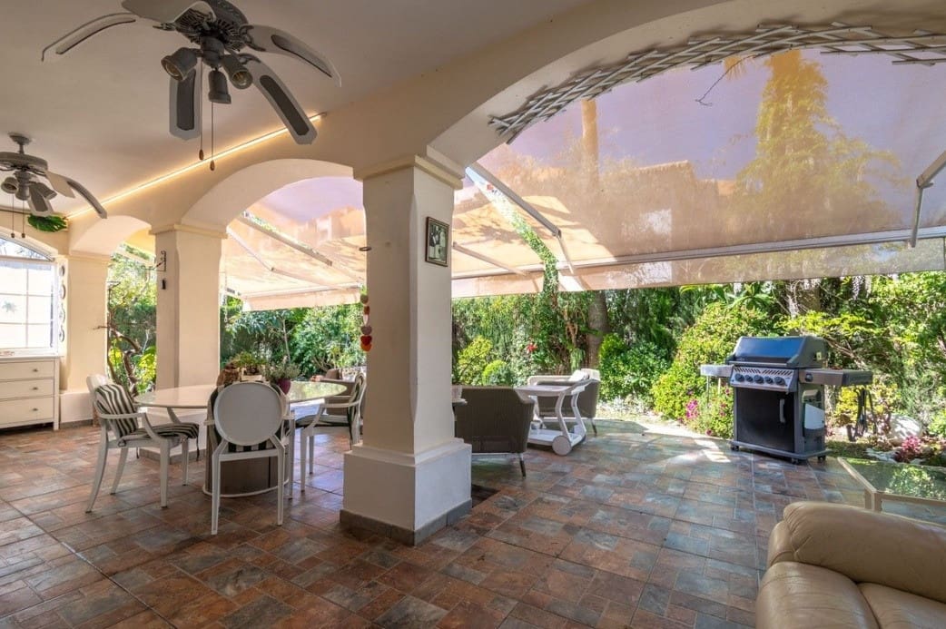 4 quarto Moradia para venda em Marbella com piscina garagem - 995 000 € (Ref: 9616625)