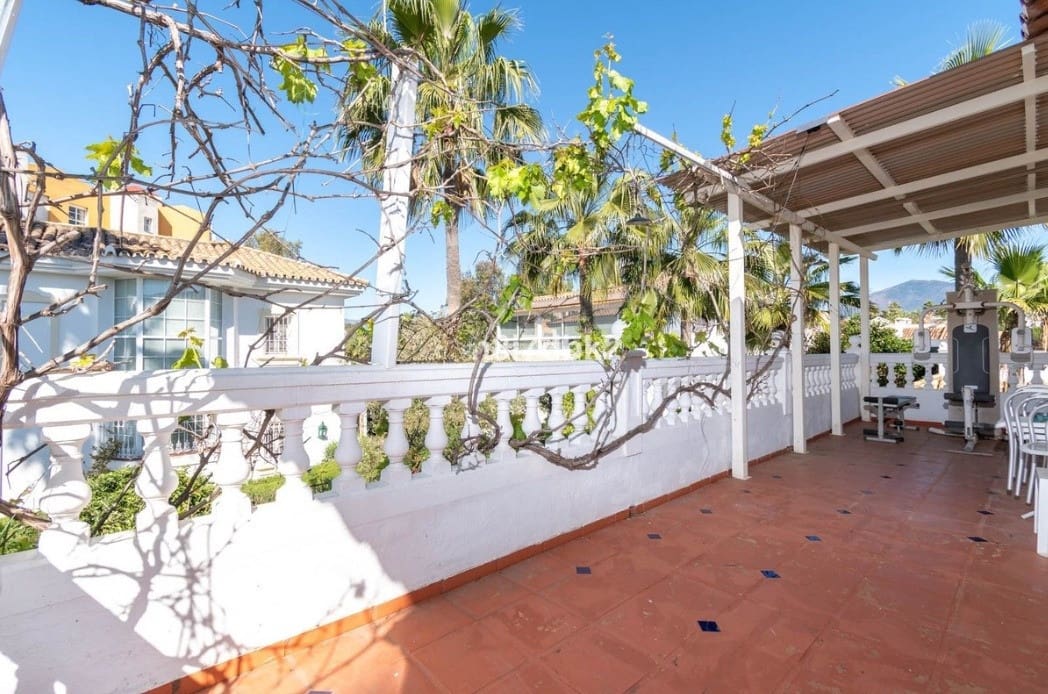 4 quarto Moradia para venda em Marbella com piscina garagem - 995 000 € (Ref: 9616625)
