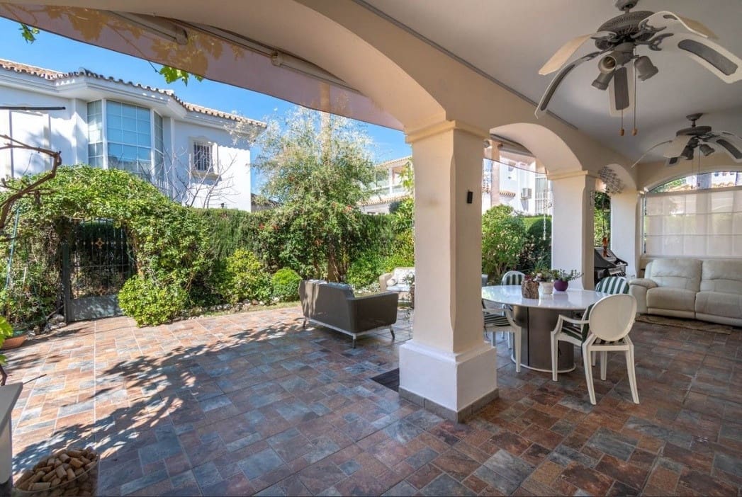 4 quarto Moradia para venda em Marbella com piscina garagem - 995 000 € (Ref: 9616625)