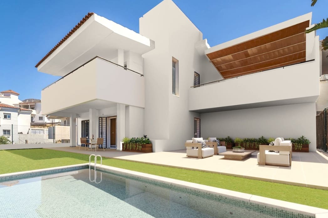 3 bedroom Villa for sale in Mijas Costa with pool garage - € 750,000 (Ref: 9616627)