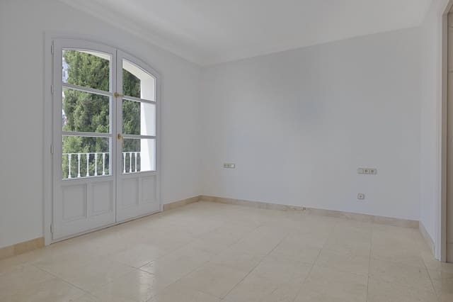 3 soverom Hus til salgs i La Heredia, Benahavís med svømmebasseng - € 550 000 (Ref: 9616631)