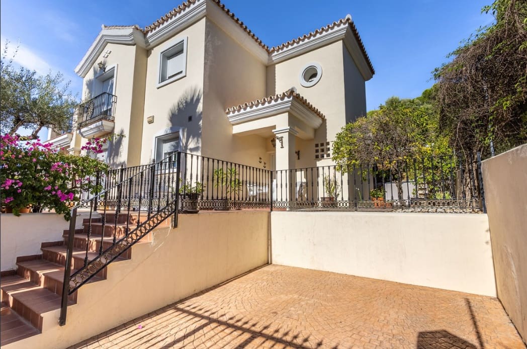 3 Zimmer Villa zu verkaufen in Alhaurin el Grande mit Pool Garage - 695.000 € (Ref: 9616632)