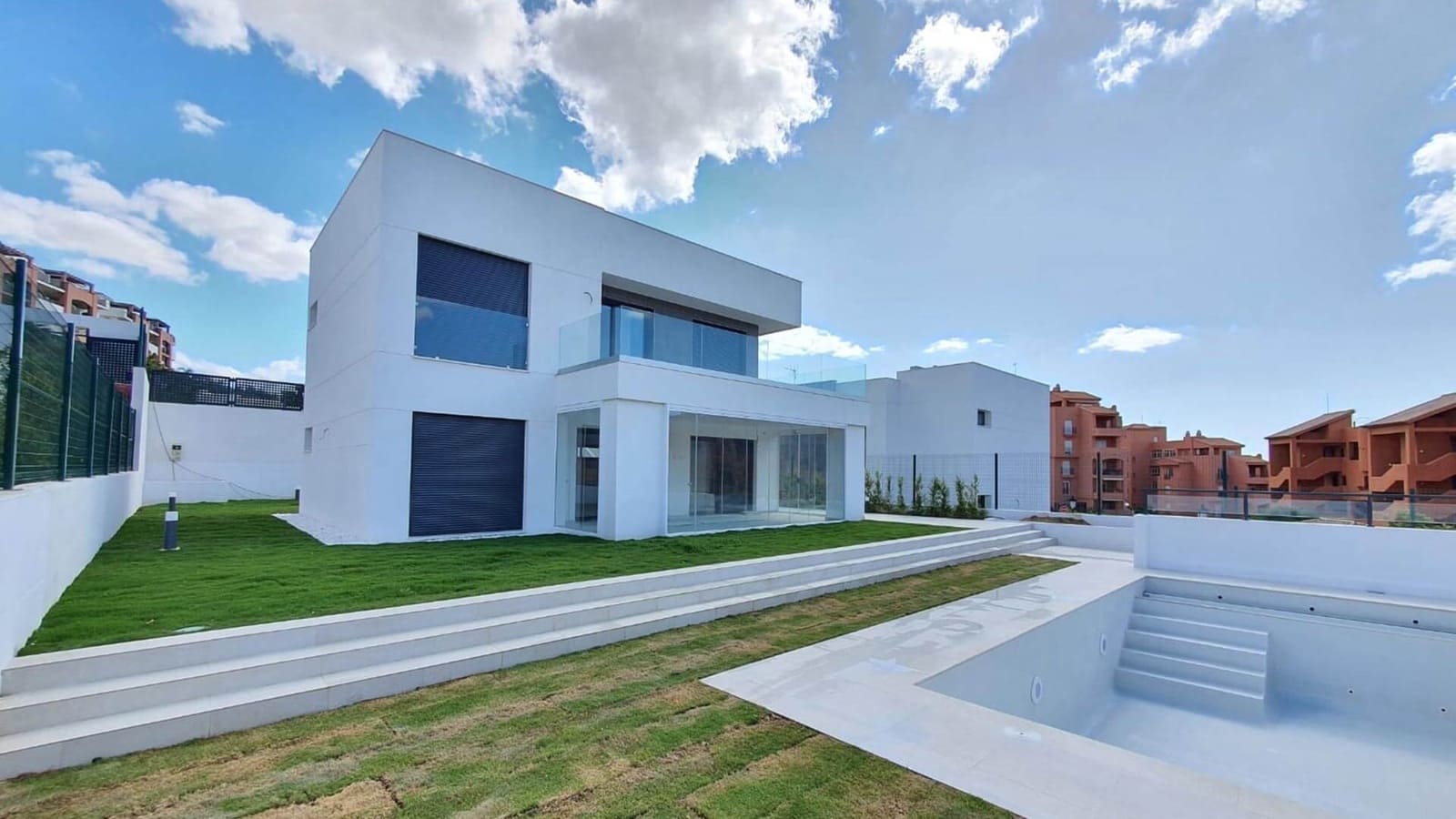 4 Zimmer Villa zu verkaufen in Manilva mit Pool Garage - 730.000 € (Ref: 9616633)