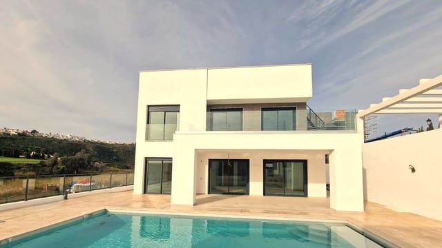 4 soverom Villa til salgs i Manilva med svømmebasseng garasje - € 730 000 (Ref: 9616633)