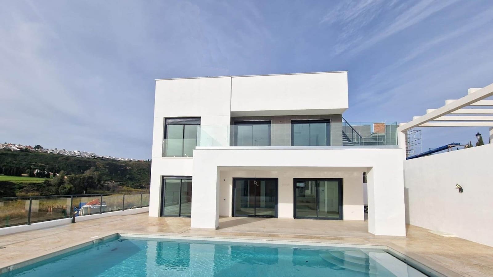 4 soveværelse Villa til salg i Manilva med swimmingpool garage - € 730.000 (Ref: 9616633)