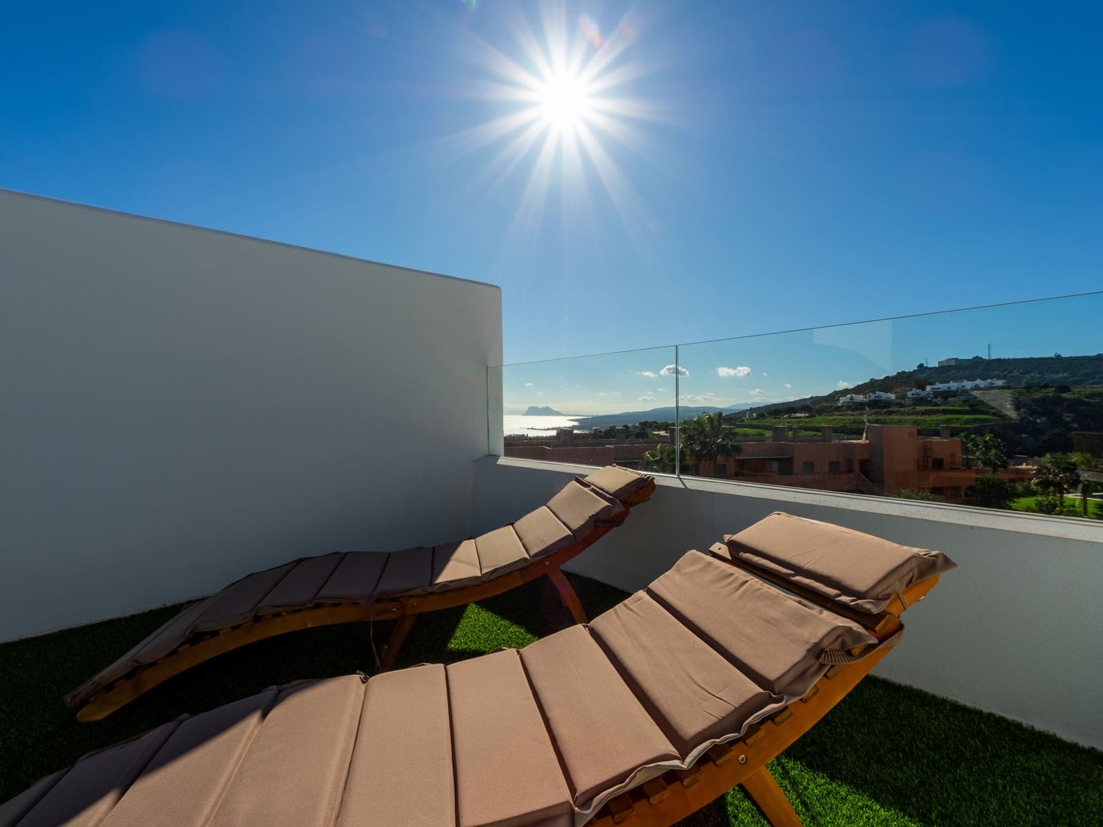 3 sovrum Semi-fristående Villa till salu i Estepona med pool garage - 595 000 € (Ref: 9616634)