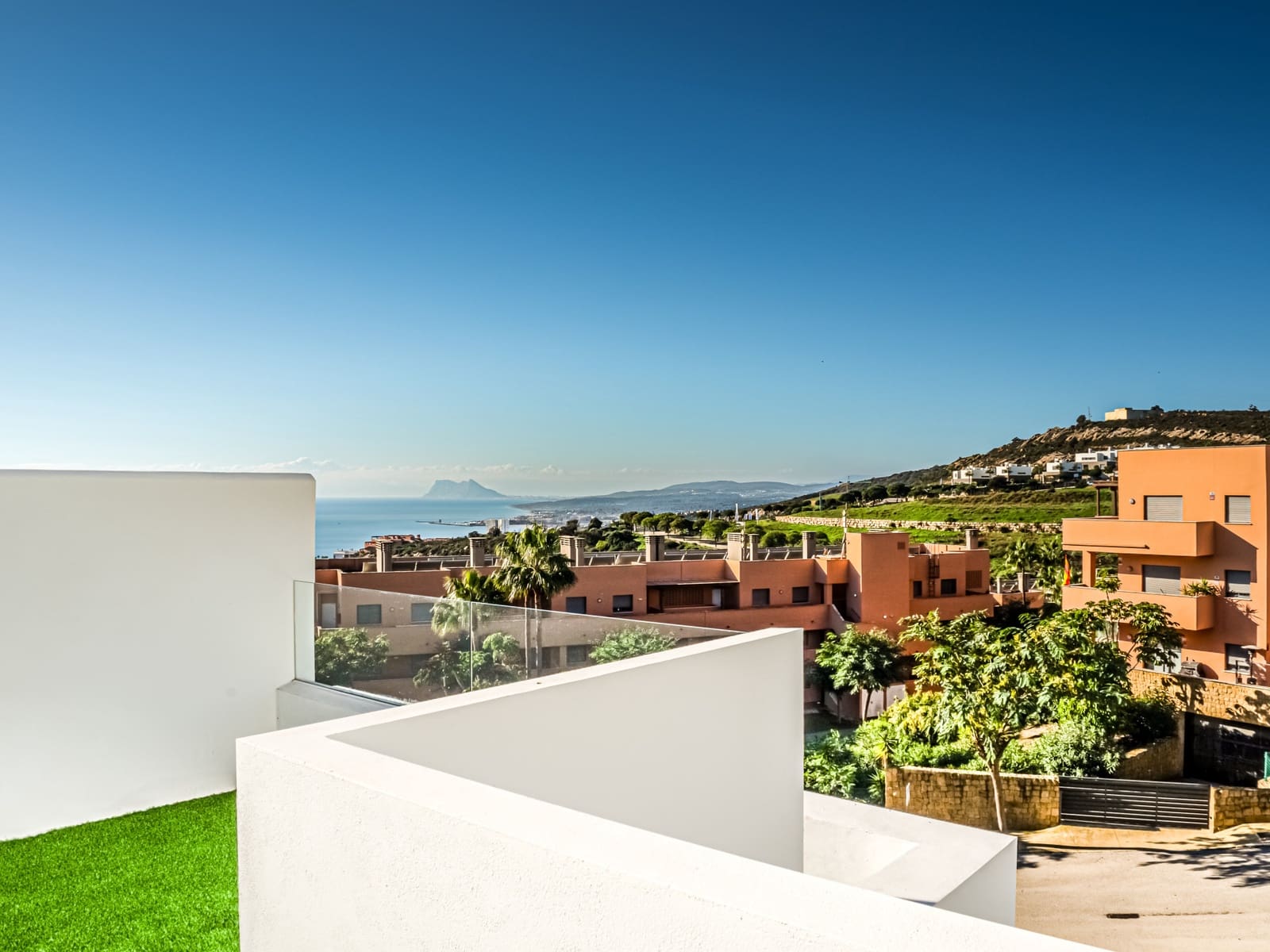 3 sovrum Semi-fristående Villa till salu i Estepona med pool garage - 595 000 € (Ref: 9616634)