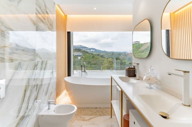 4 soveværelse Villa til salg i La Cala de Mijas, Mijas med swimmingpool garage - € 895.000 (Ref: 9616639)