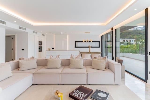 4 soveværelse Villa til salg i La Cala de Mijas, Mijas med swimmingpool garage - € 895.000 (Ref: 9616639)