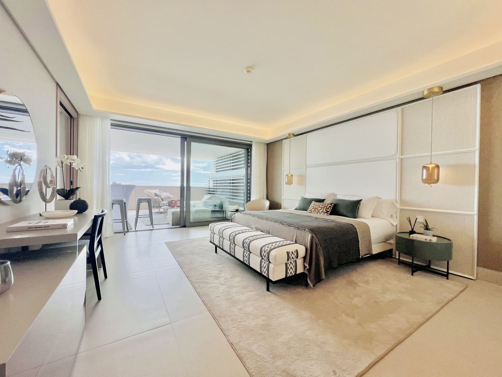 4 bedroom Apartment for sale in Malaga city with pool garage - € 2,236,000 (Ref: 9616651)