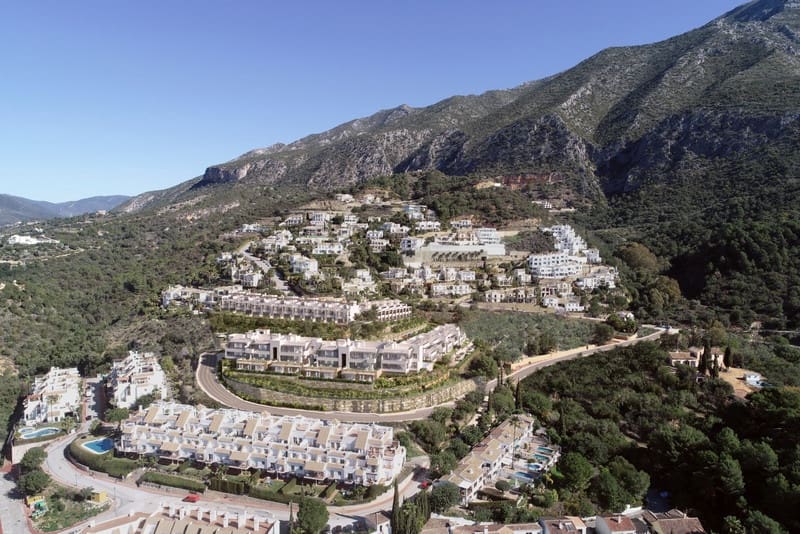 3 sypialnia Apartament na sprzedaż w Marbella z basenem garażem - 545 000 € (Ref: 9616652)