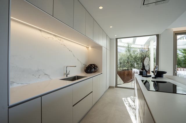 2 bedroom Apartment for sale in Marbella with pool garage - € 899,000 (Ref: 9616659)