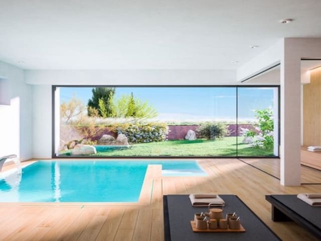 2 bedroom Apartment for sale in Fuengirola with pool garage - € 669,000 (Ref: 9616678)