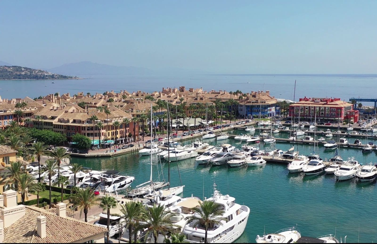 2 soveværelse Lejlighed til salg i Sotogrande med swimmingpool garage - € 950.000 (Ref: 9616681)