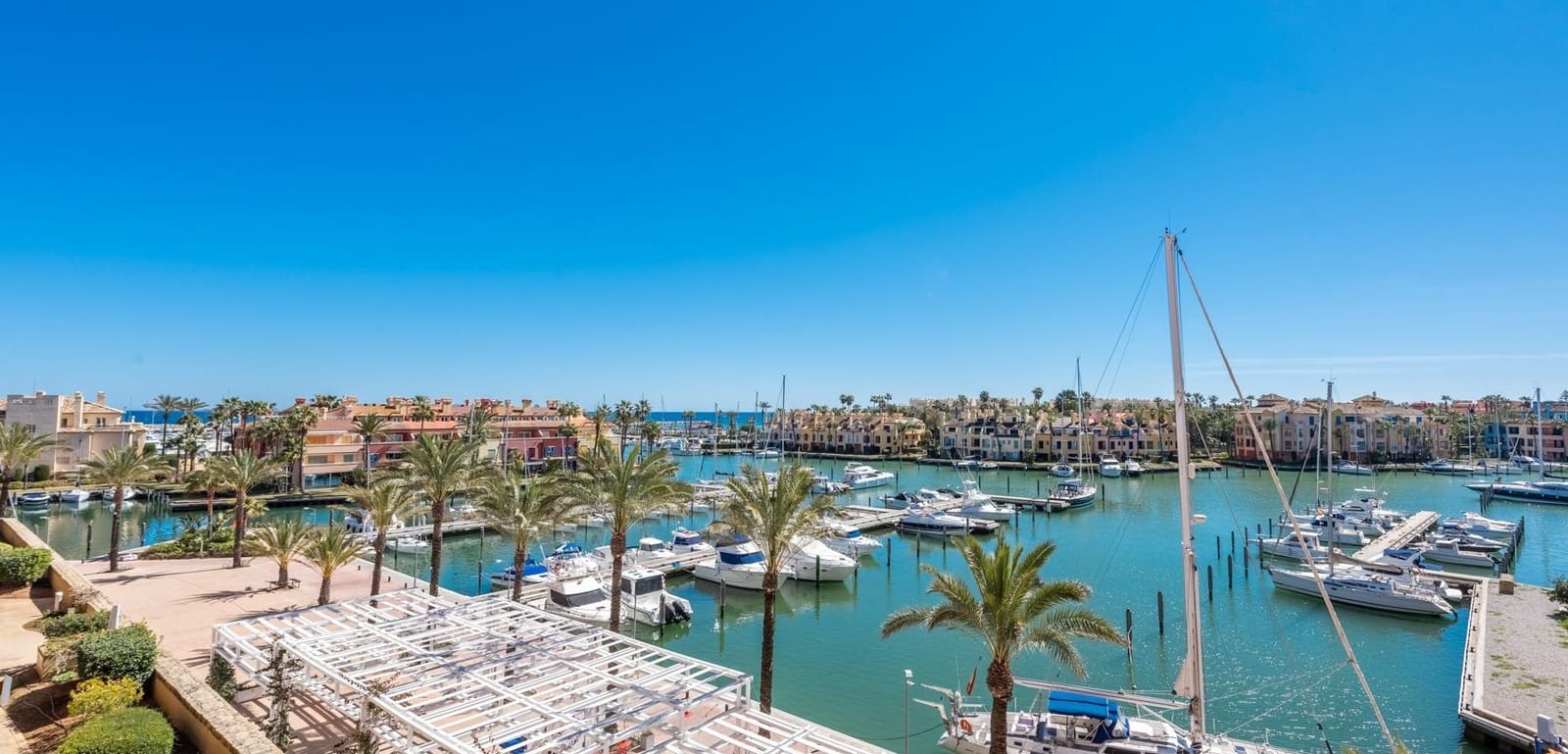 Ático de 4 habitaciones en Sotogrande en venta con piscina garaje - 1.400.000 € (Ref: 9616682)