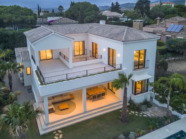 5 bedroom Villa for sale in Estepona with pool garage - € 2,100,000 (Ref: 9616684)