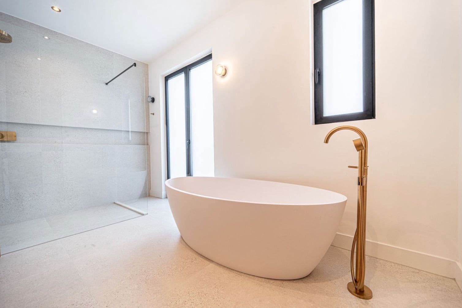 5 soveværelse Villa til salg i Estepona med swimmingpool garage - € 2.100.000 (Ref: 9616684)