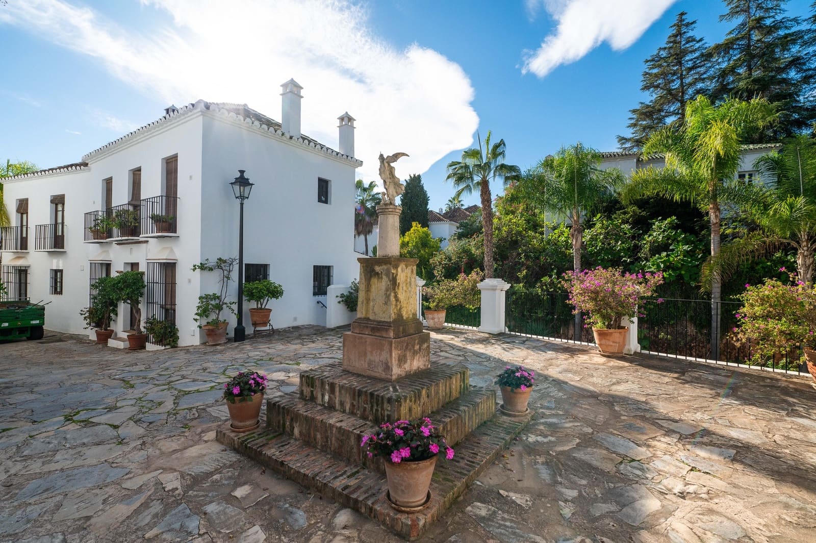 3 soveværelse Byhus til salg i Marbella med swimmingpool - € 1.250.000 (Ref: 9616691)