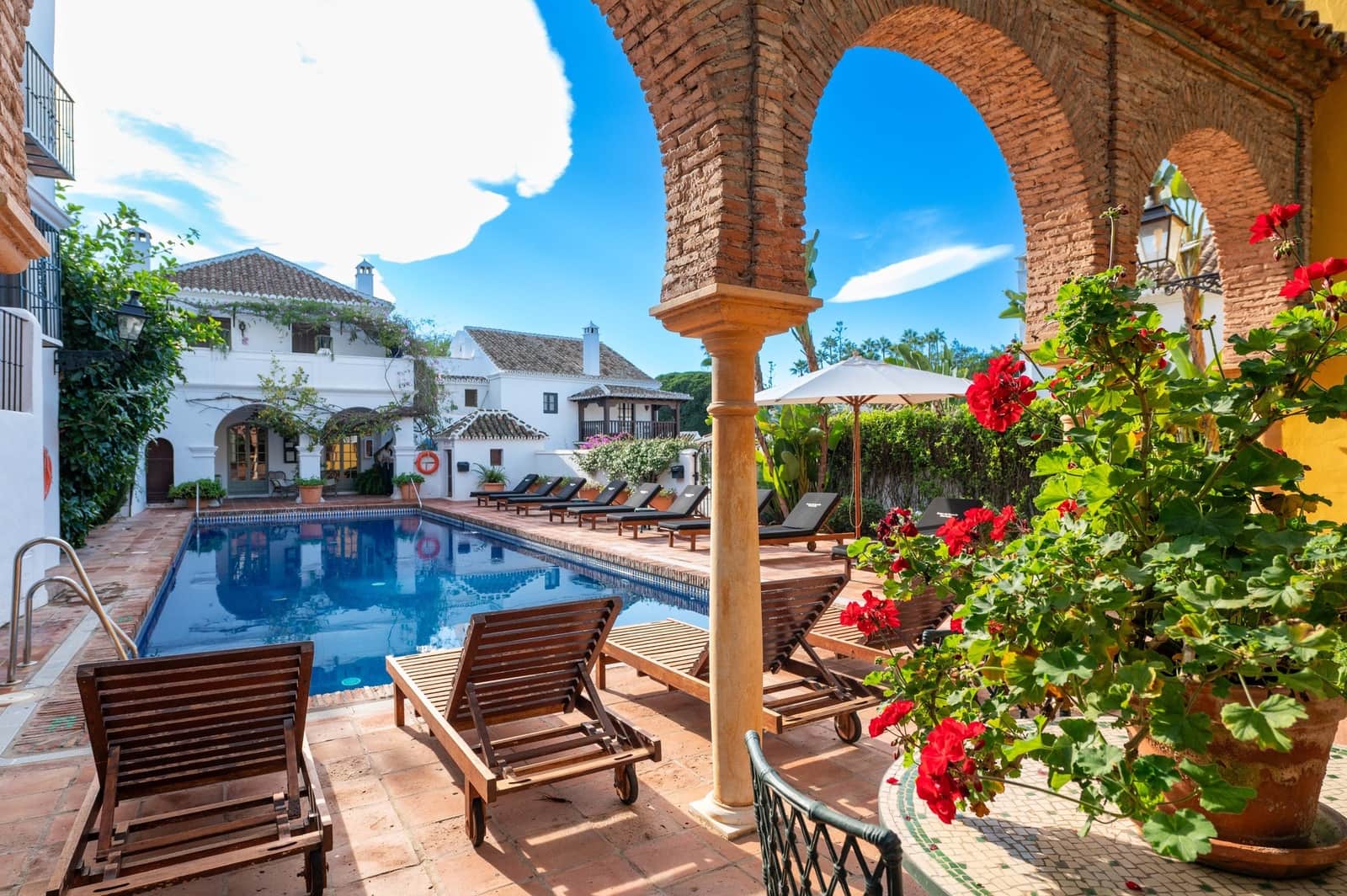 3 bedroom Townhouse for sale in Marbella with pool - € 1,195,000 (Ref: 9616691)