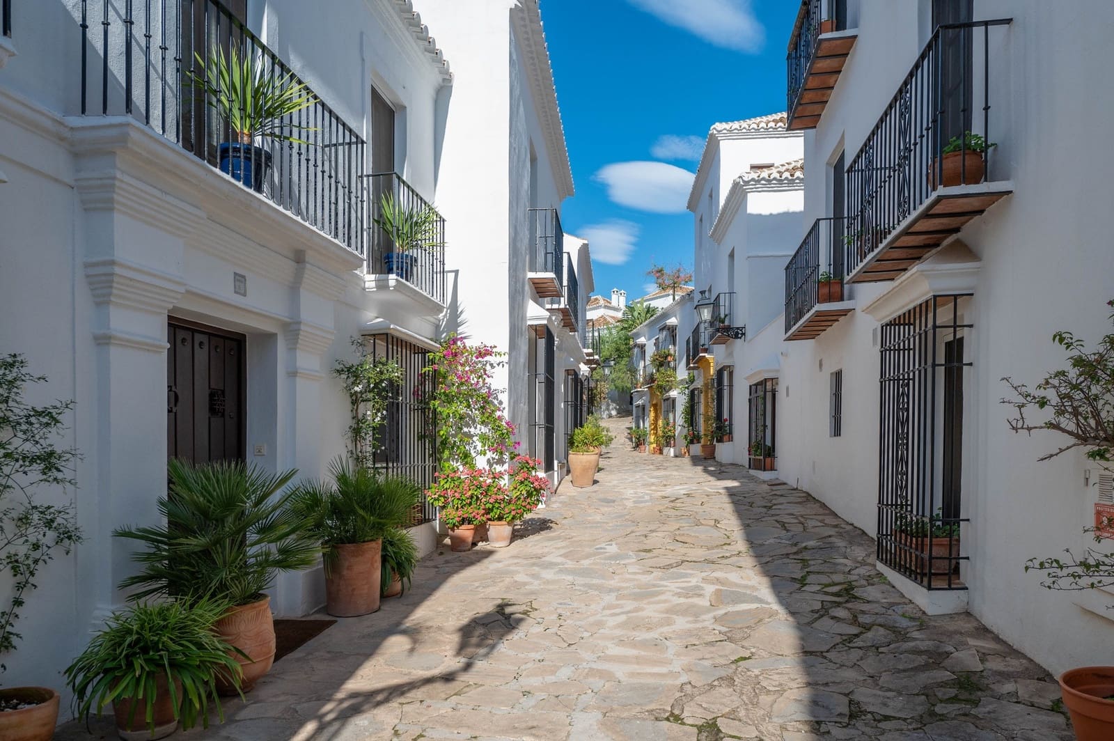3 bedroom Townhouse for sale in Marbella with pool - € 1,195,000 (Ref: 9616691)
