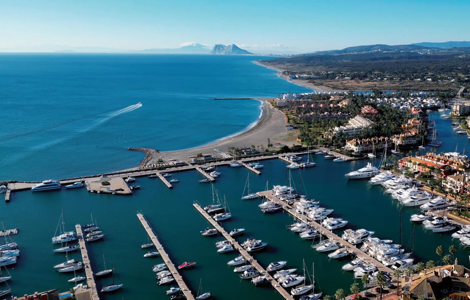 4 slaapkamer Villa te koop in Sotogrande met zwembad garage - € 1.875.000 (Ref: 9616693)