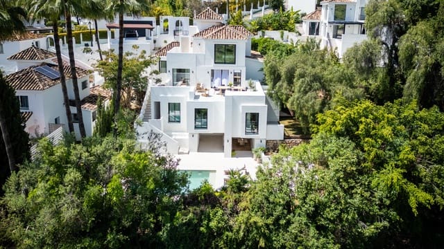 6 slaapkamer Villa te koop in Marbella met zwembad - € 2.495.000 (Ref: 9616718)
