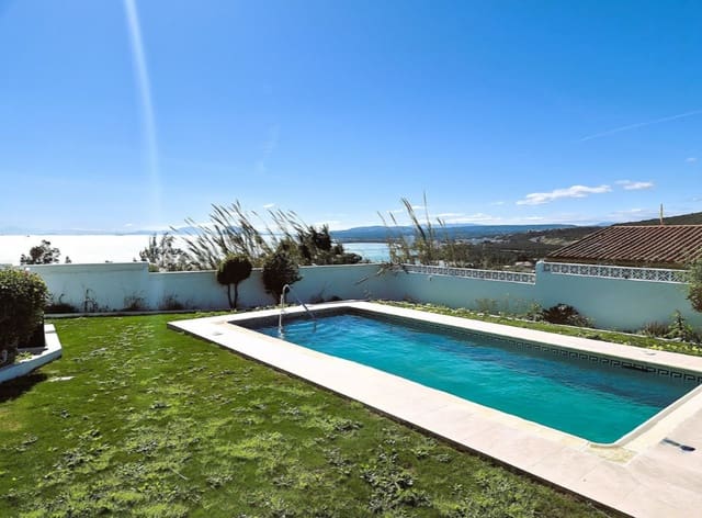 4 makuuhuone Huvila myytävänä paikassa Punta de la Chullera, Manilva mukana uima-altaan 
autotalli - 765 000 € (Ref: 9618938)