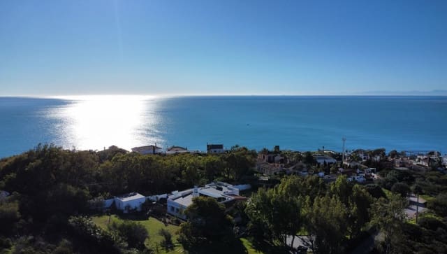 4 makuuhuone Huvila myytävänä paikassa Punta de la Chullera, Manilva mukana uima-altaan 
autotalli - 765 000 € (Ref: 9618938)