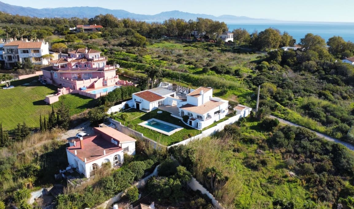 4 makuuhuone Huvila myytävänä paikassa Punta de la Chullera mukana uima-altaan 
autotalli - 765 000 € (Ref: 9618938)