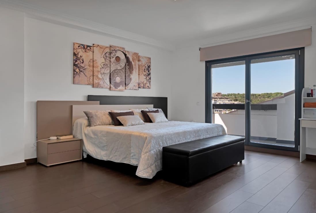 4 bedroom Villa for sale in La Alcaidesa with pool garage - € 760,000 (Ref: 9618940)