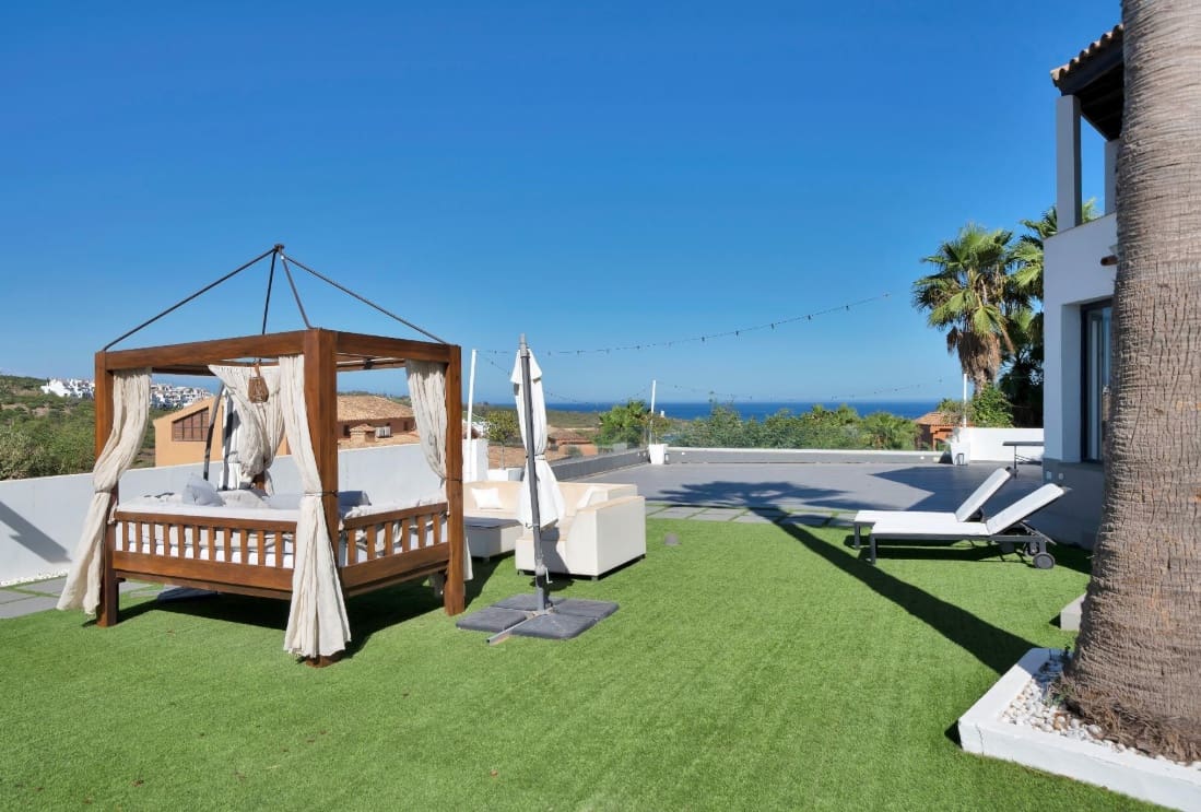 4 bedroom Villa for sale in La Alcaidesa with pool garage - € 760,000 (Ref: 9618940)