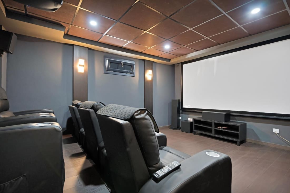 4 bedroom Villa for sale in La Alcaidesa with pool garage - € 760,000 (Ref: 9618940)