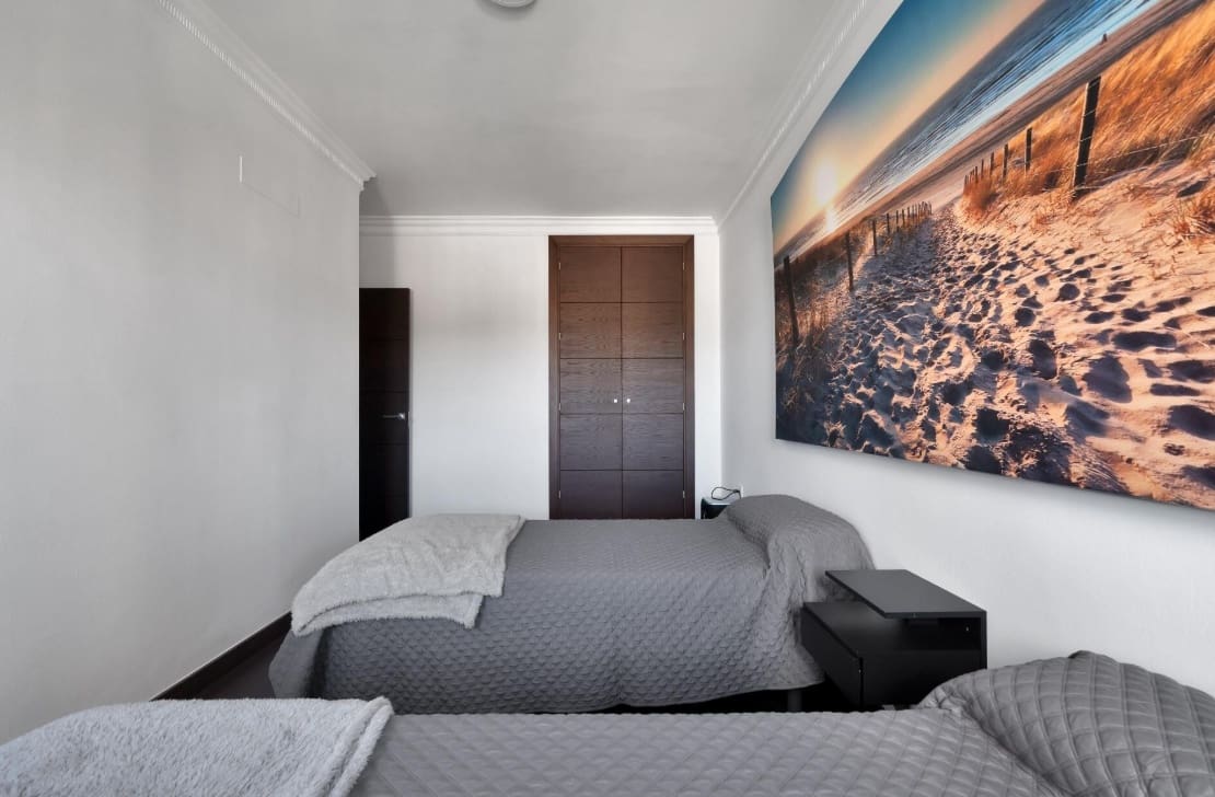 4 bedroom Villa for sale in La Alcaidesa with pool garage - € 760,000 (Ref: 9618940)