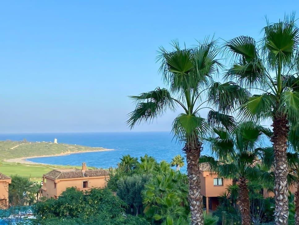 4 bedroom Villa for sale in La Alcaidesa with pool garage - € 760,000 (Ref: 9618940)