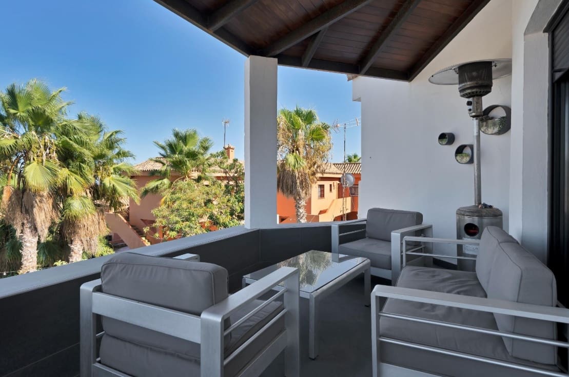 4 bedroom Villa for sale in La Alcaidesa with pool garage - € 760,000 (Ref: 9618940)