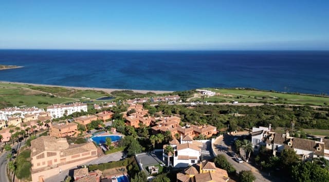 4 bedroom Villa for sale in La Alcaidesa with pool garage - € 760,000 (Ref: 9618940)