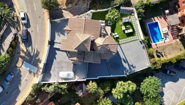 4 bedroom Villa for sale in La Alcaidesa with pool garage - € 760,000 (Ref: 9618940)