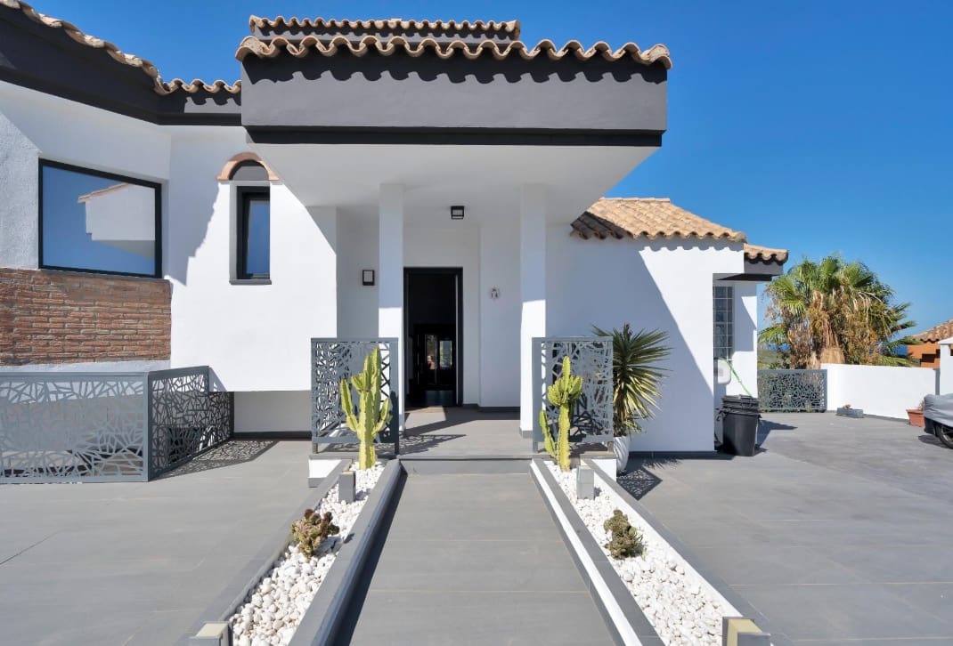 4 soverom Villa til salgs i La Alcaidesa med svømmebasseng garasje - € 760 000 (Ref: 9618940)