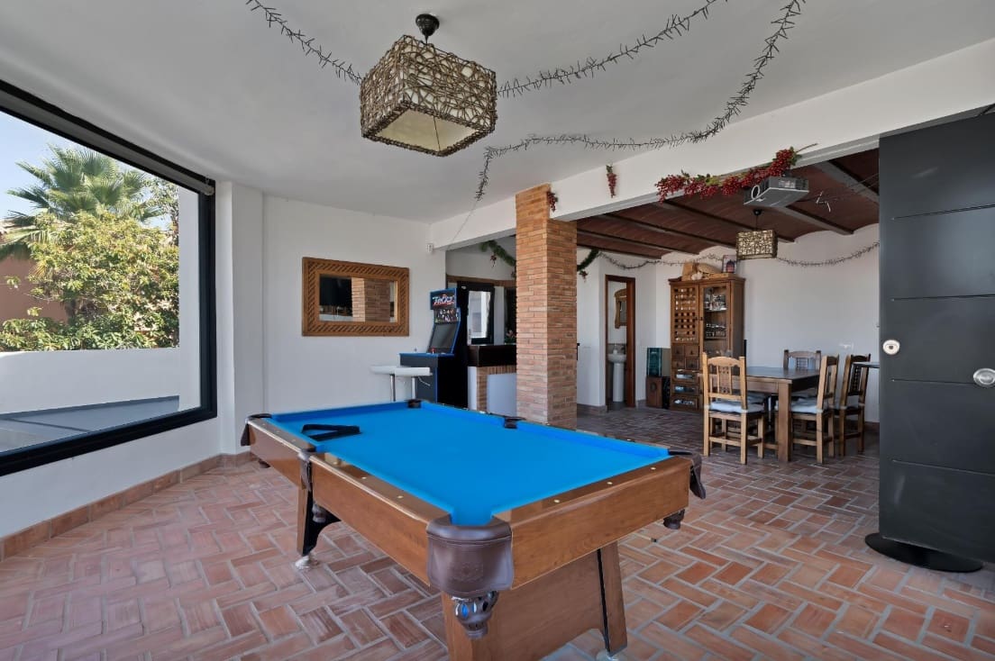 4 soverom Villa til salgs i La Alcaidesa med svømmebasseng garasje - € 760 000 (Ref: 9618940)