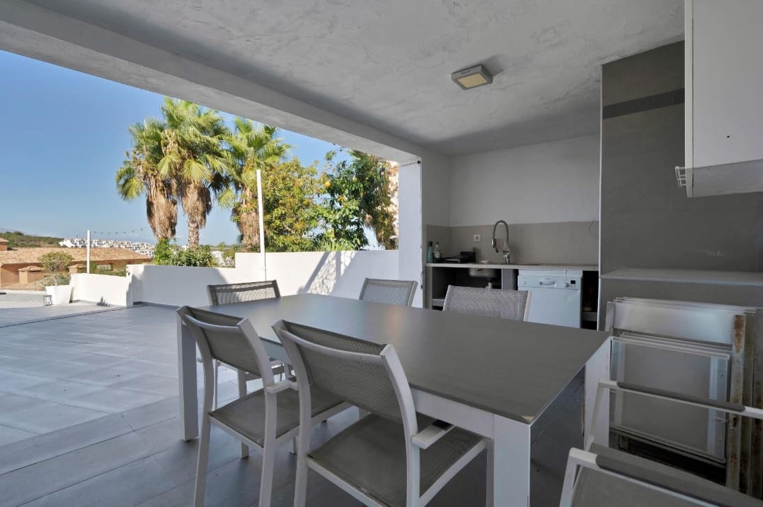 4 soverom Villa til salgs i La Alcaidesa med svømmebasseng garasje - € 760 000 (Ref: 9618940)
