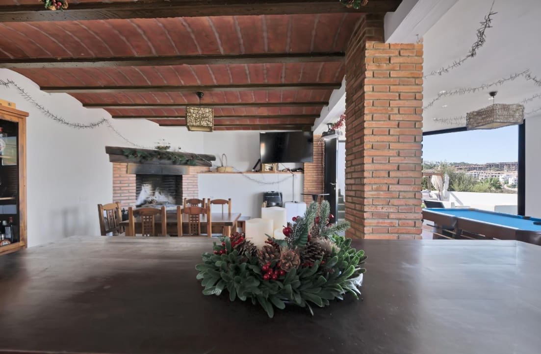 4 soverom Villa til salgs i La Alcaidesa med svømmebasseng garasje - € 760 000 (Ref: 9618940)