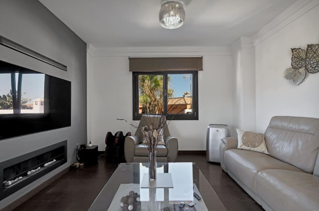 4 soverom Villa til salgs i La Alcaidesa med svømmebasseng garasje - € 760 000 (Ref: 9618940)
