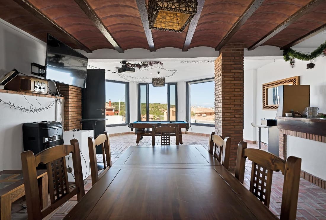 4 soverom Villa til salgs i La Alcaidesa med svømmebasseng garasje - € 760 000 (Ref: 9618940)