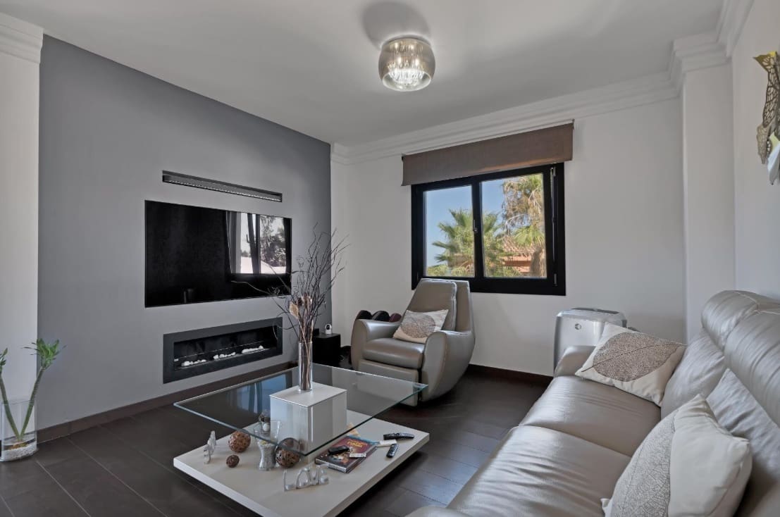 4 soverom Villa til salgs i La Alcaidesa med svømmebasseng garasje - € 760 000 (Ref: 9618940)