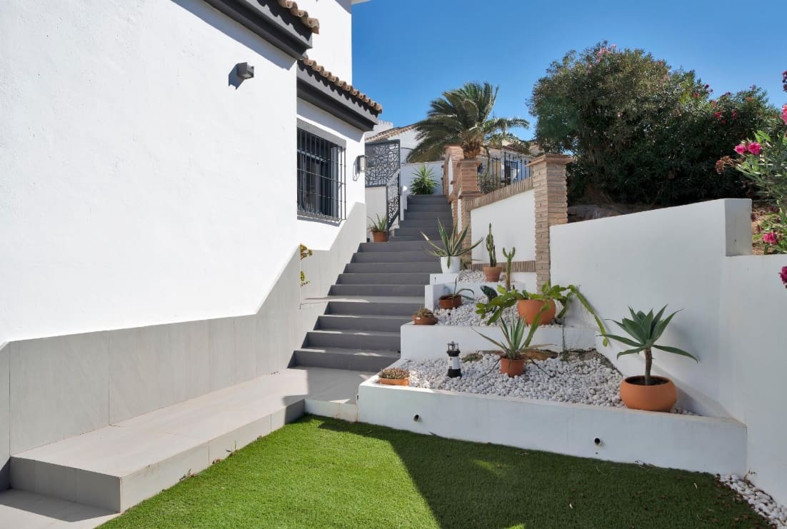 4 soverom Villa til salgs i La Alcaidesa med svømmebasseng garasje - € 760 000 (Ref: 9618940)