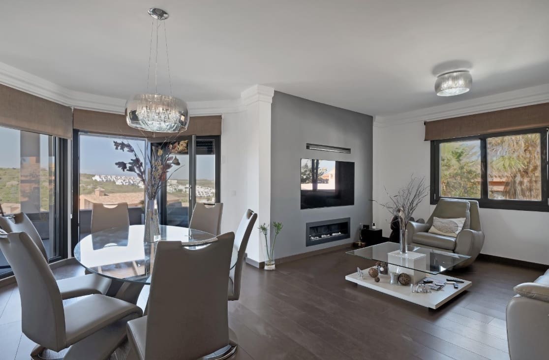 4 soverom Villa til salgs i La Alcaidesa med svømmebasseng garasje - € 760 000 (Ref: 9618940)