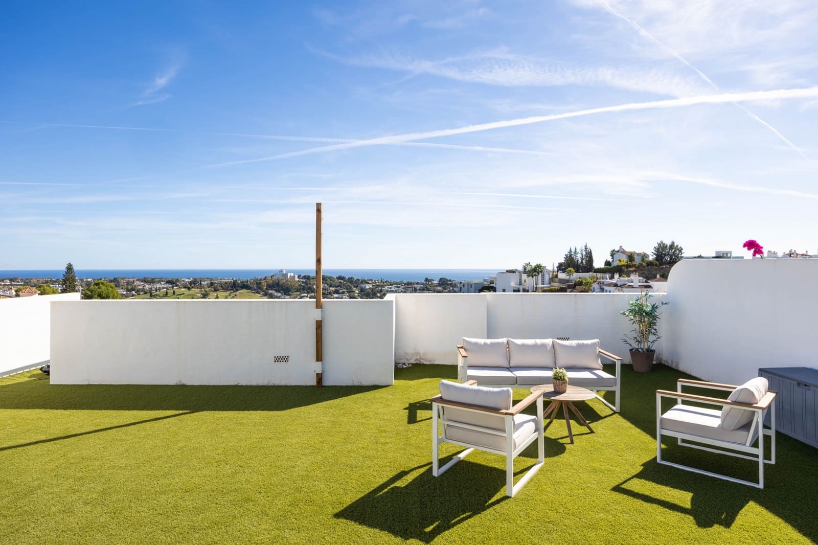 3 bedroom Penthouse for sale in Benahavis with pool garage - € 699,000 (Ref: 9618941)