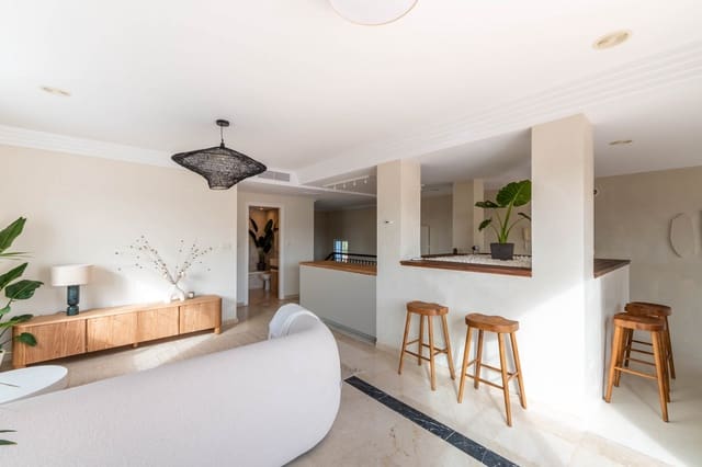 3 soverom Penthouse til salgs i Marbella med svømmebasseng garasje - € 750 000 (Ref: 9618942)