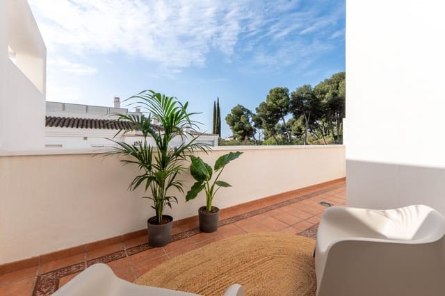 3 soverom Penthouse til salgs i Marbella med svømmebasseng garasje - € 750 000 (Ref: 9618942)