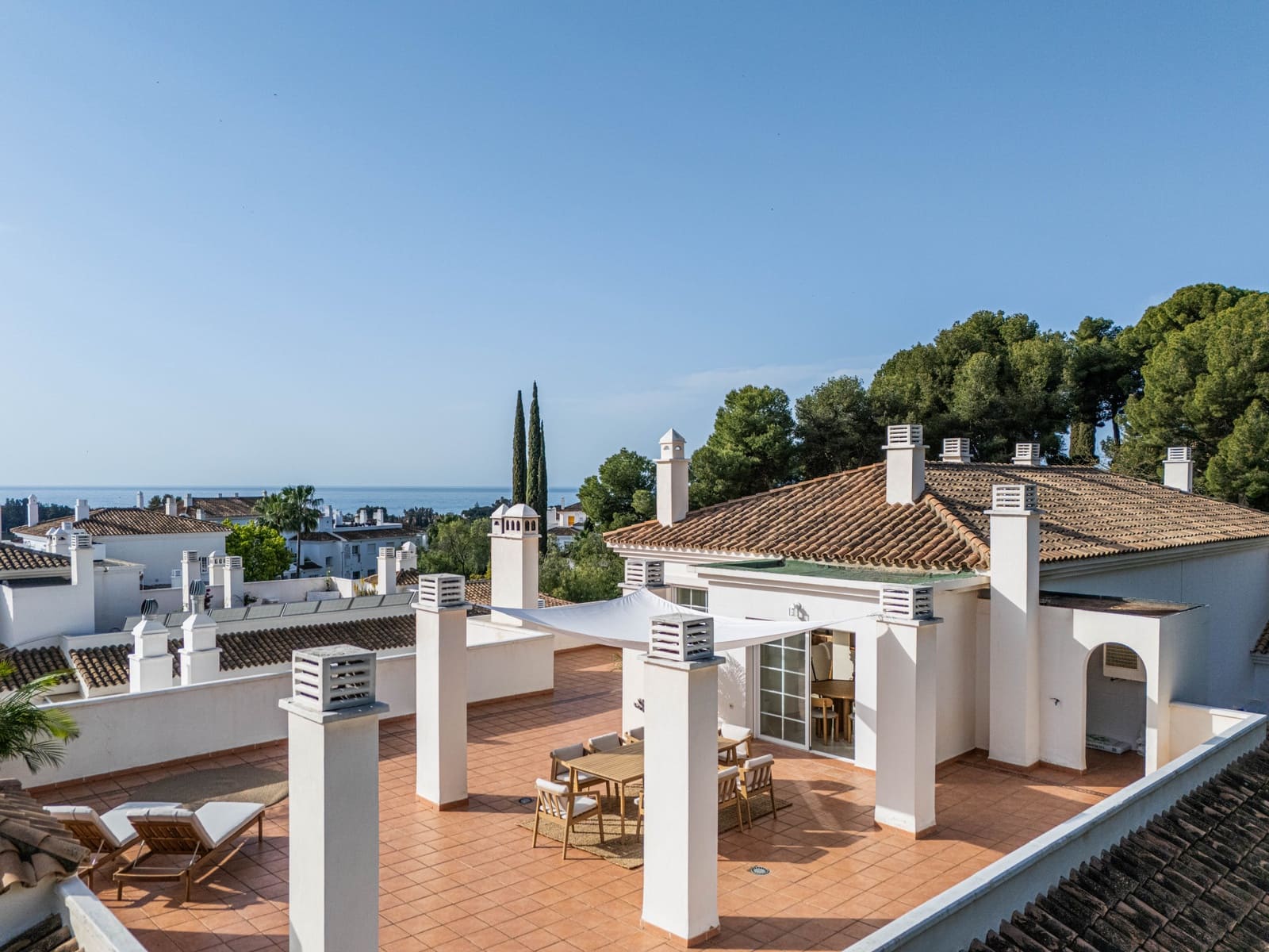 3 makuuhuone Kattohuoneisto myytävänä paikassa Marbella mukana uima-altaan 
autotalli - 750 000 € (Ref: 9618942)